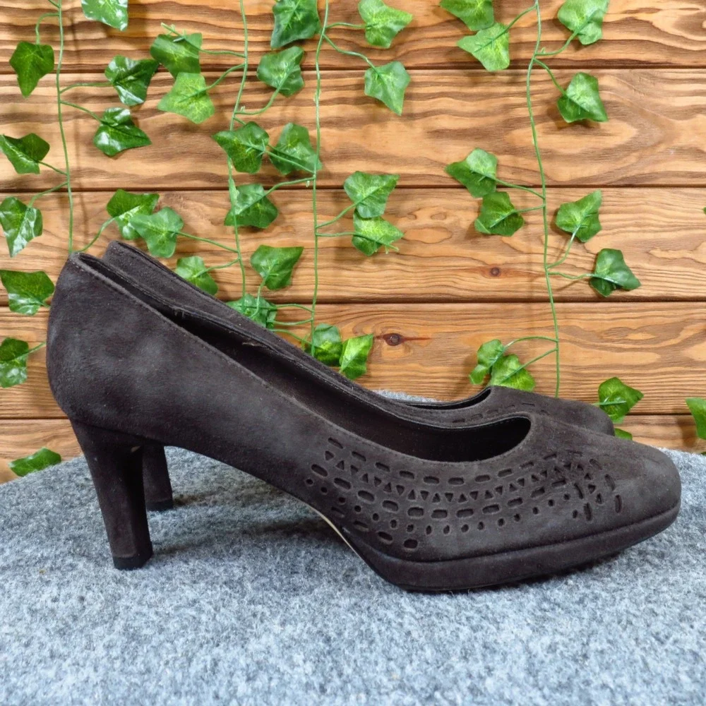 Vaneli Womens Size 6.5 Narrow Brown Suede‎ Heeled Pumps Dress Classic